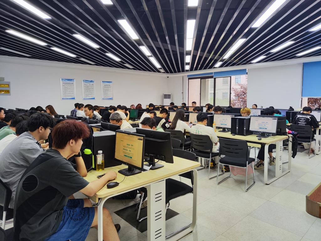 軟件工程專業(yè)成功舉辦2023-2024學年實習實訓活動